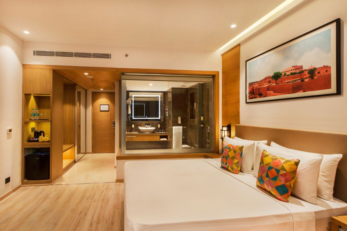 Room 2 Photo 2