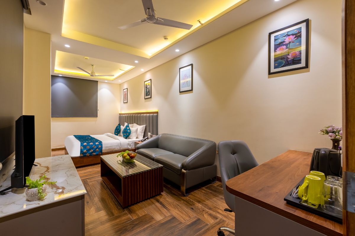 Room 2 Photo 2