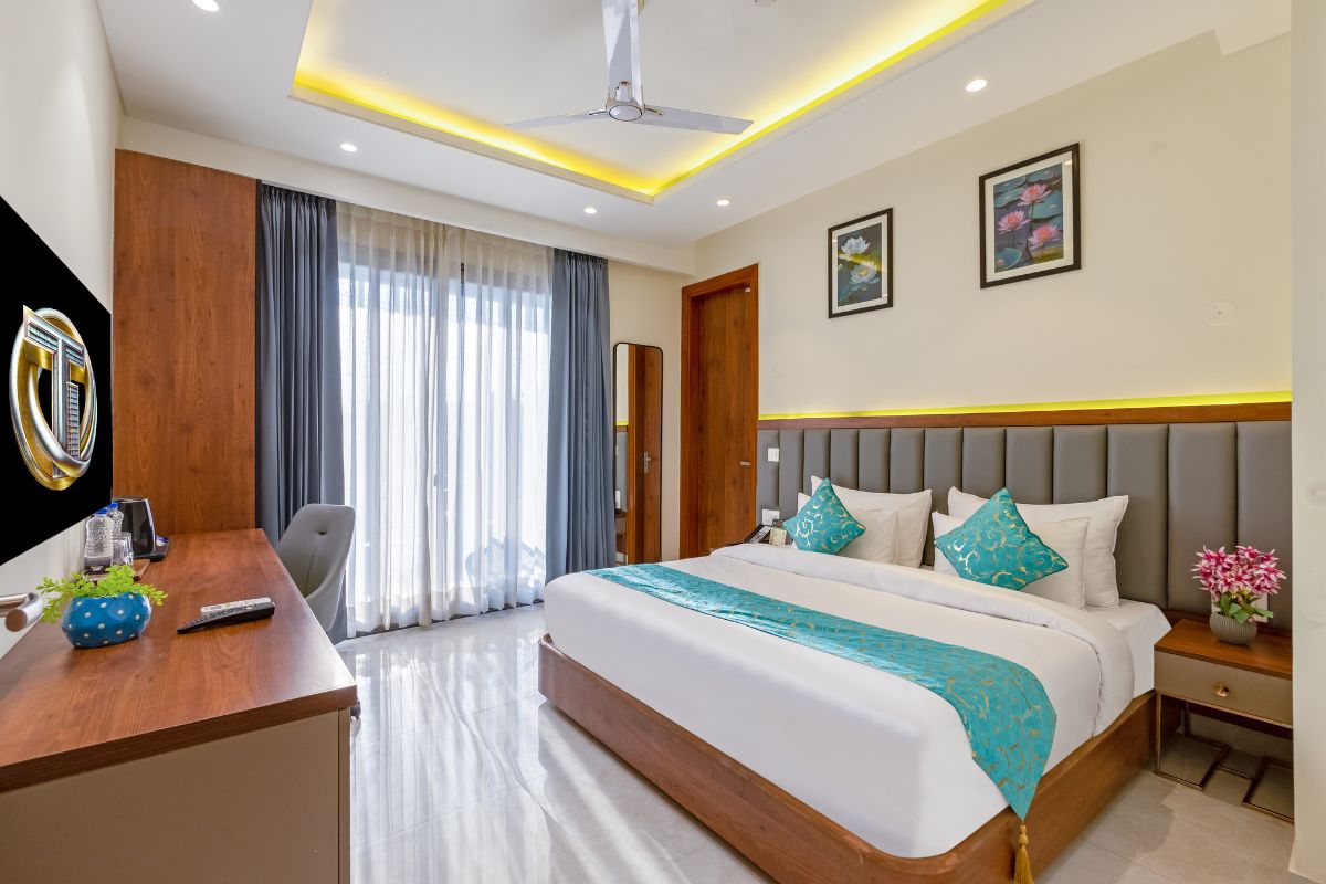 Room 2 Photo 2