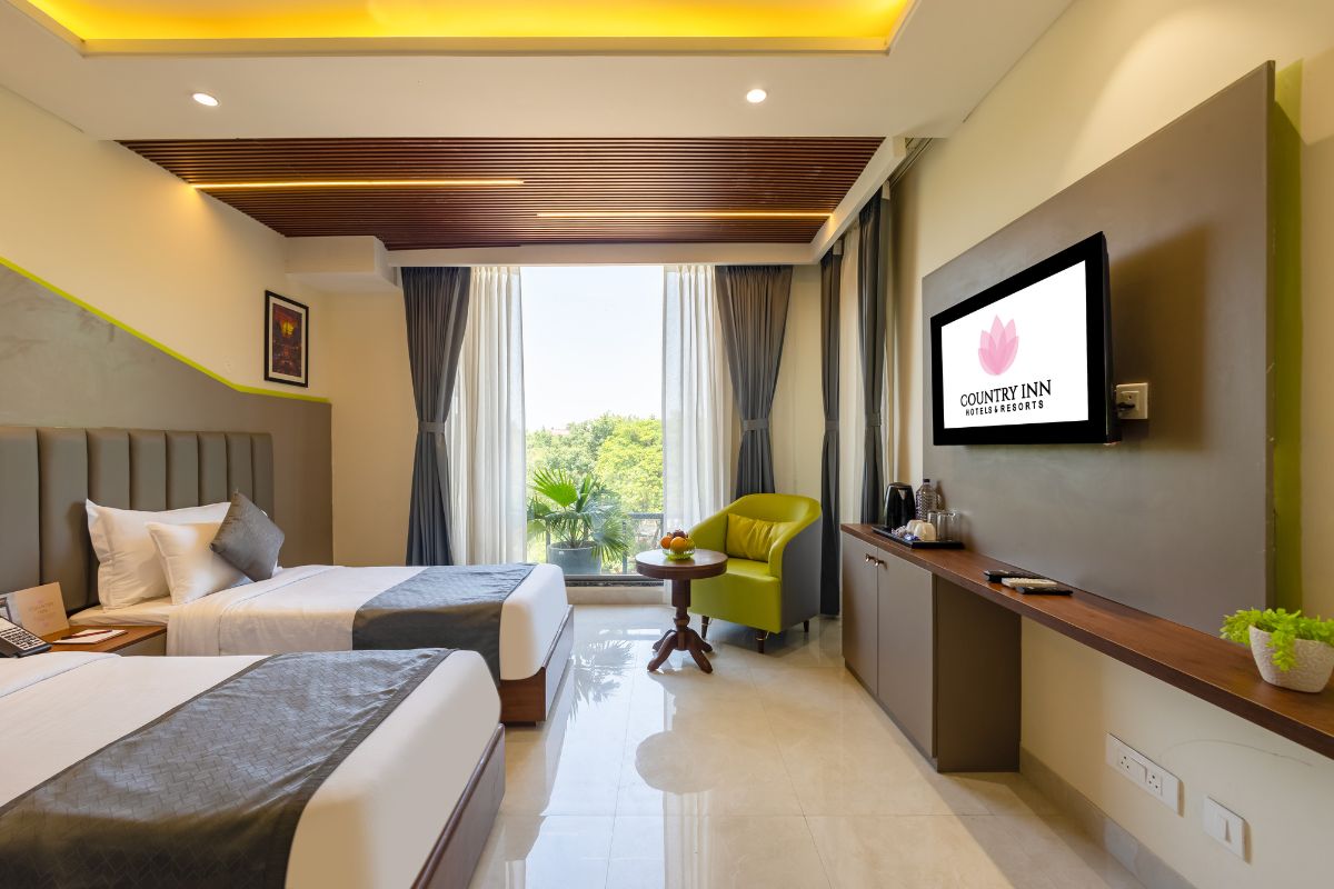 Room 2 Photo 2