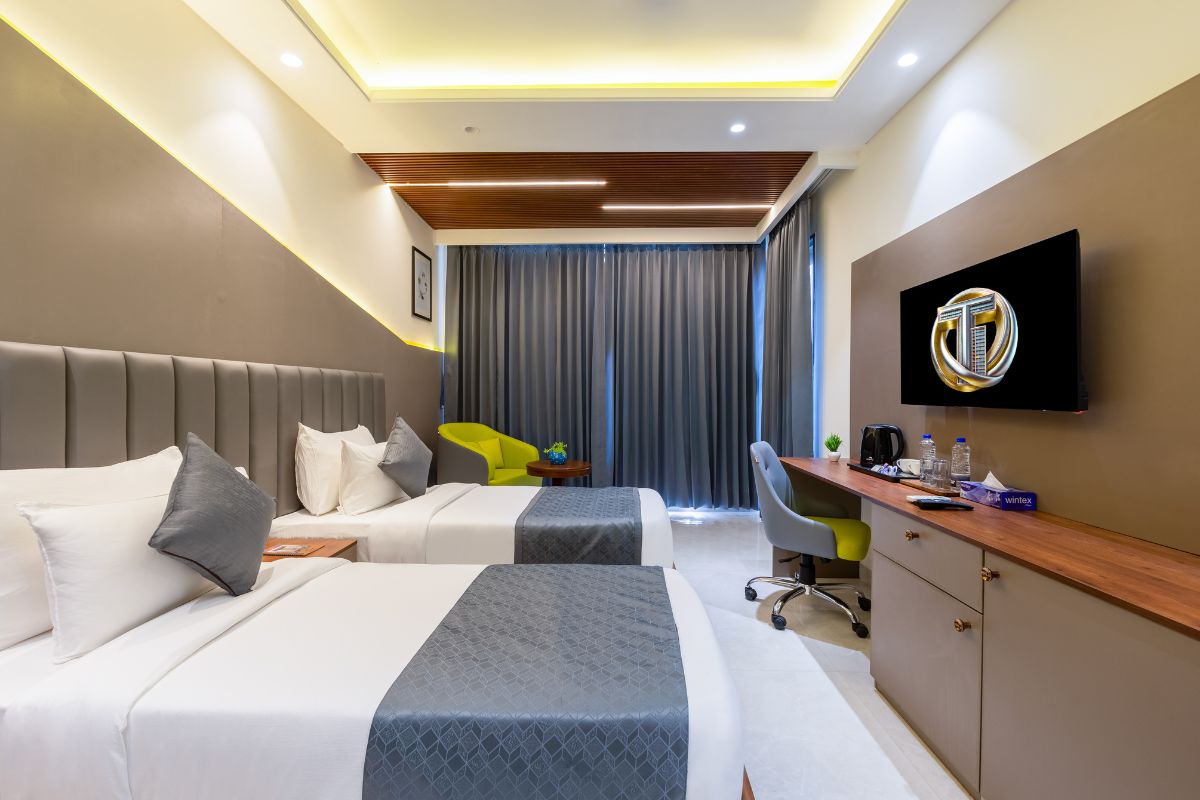 Room 2 Photo 2