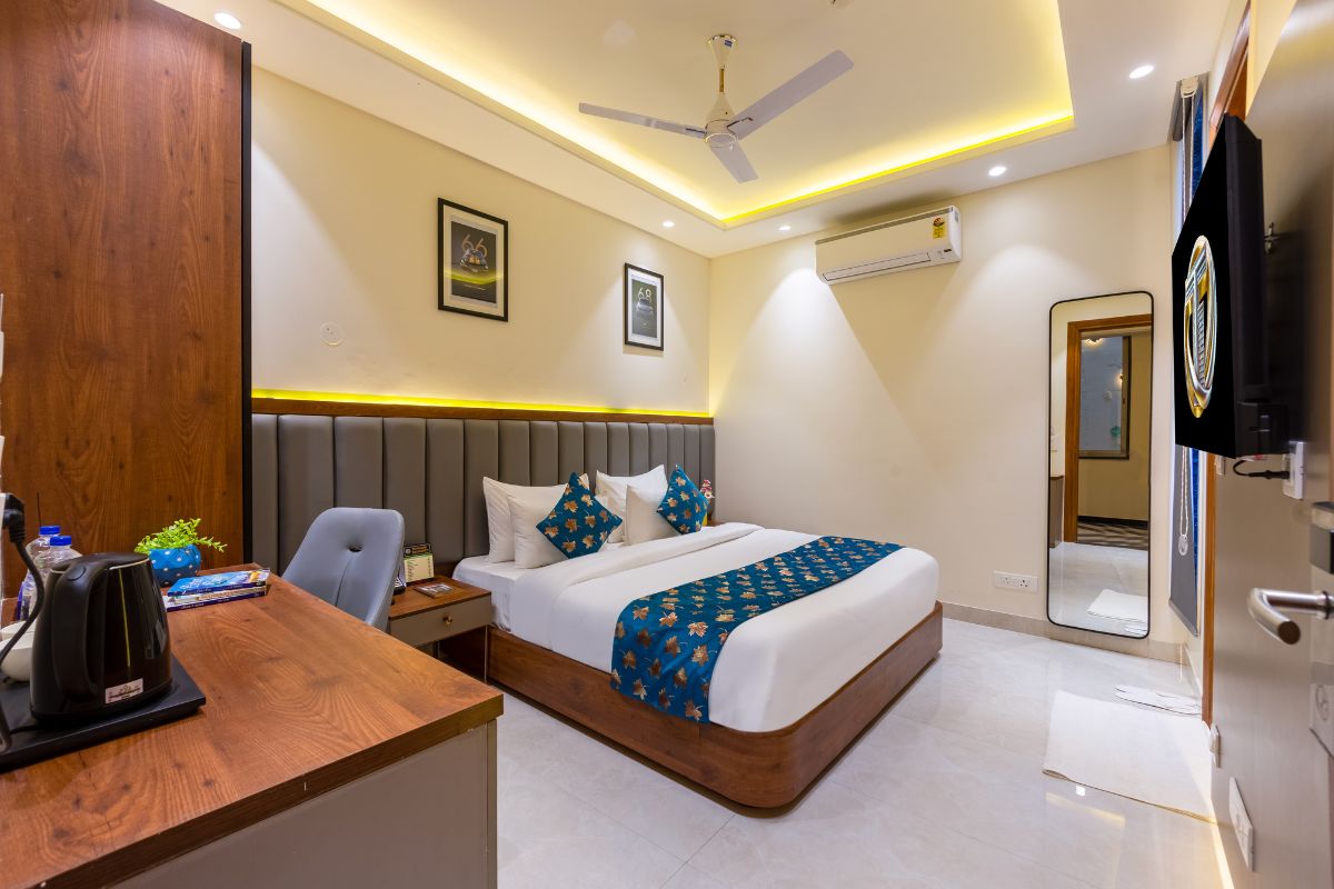Room 2 Photo 2