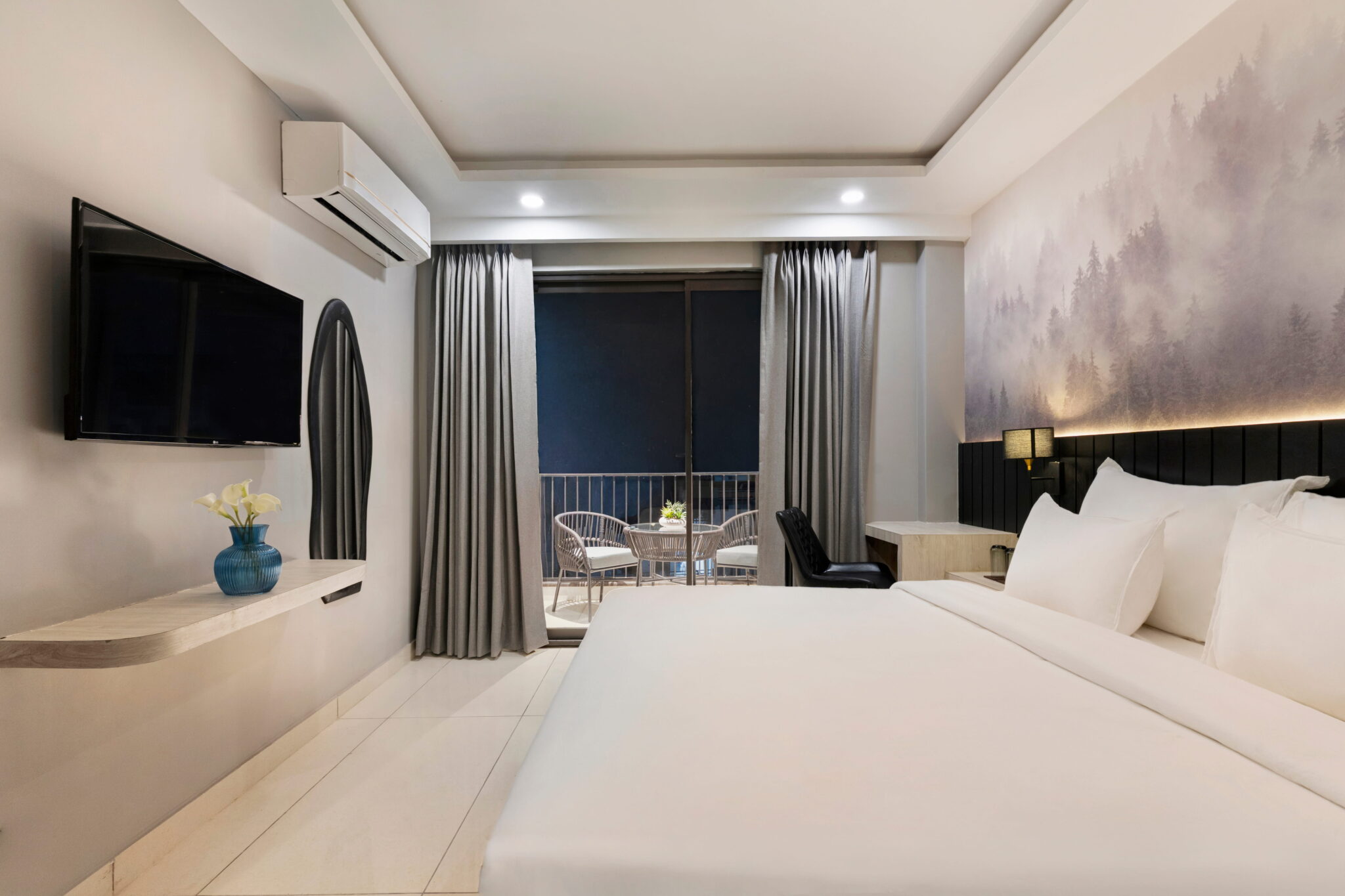 Classic Room with Balcony - 2